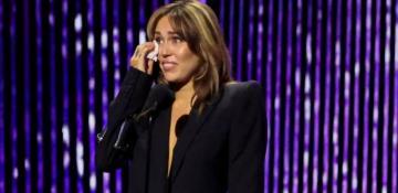 Emotional Miley becomes youngest ever Disney Legend 