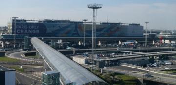 Bomb threat forces evacuation at Paris airport