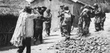  France's political games: Analyzing the Defferre law and the 1958 referendum 