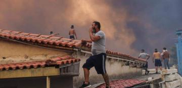 Greece: One dead as wildfires threaten Athens 