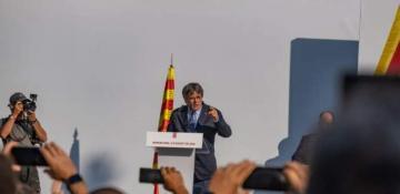 Ex-Catalan leader ‘eludes police manhunt and flees Spain’