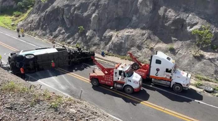 9 dead, 12 injured in central Mexico road accident