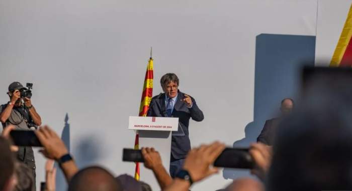 Ex-Catalan leader ‘eludes police manhunt and flees Spain’