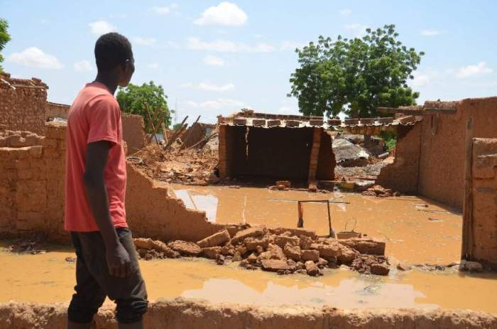 Floods cause Niger to postpone start of new school year 