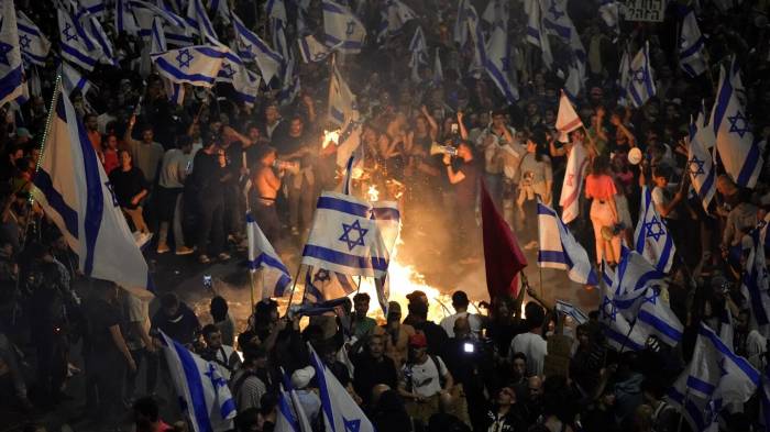 Mass protests erupt across Israel over hostage deaths -  VIDEO 