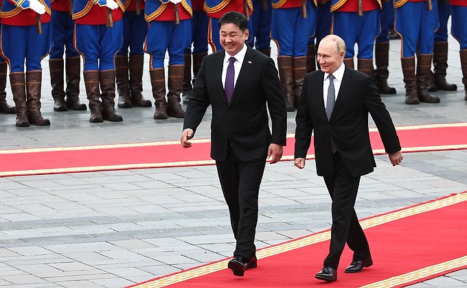 Russia’s Putin officially welcomed by Mongolian counterpart in Ulaanbaatar –  VIDEO 