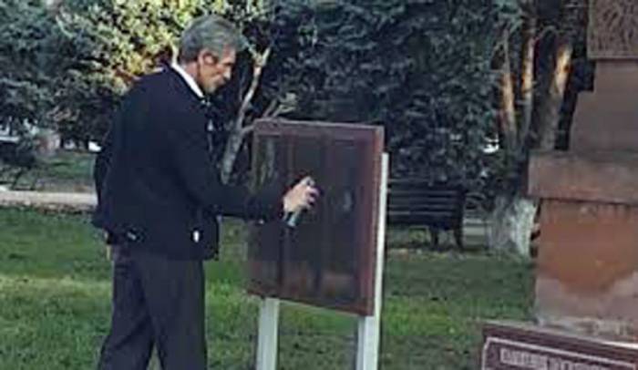 Memorial plaque to Armenian fascist executioner Nzhdeh dismantled in Armavir