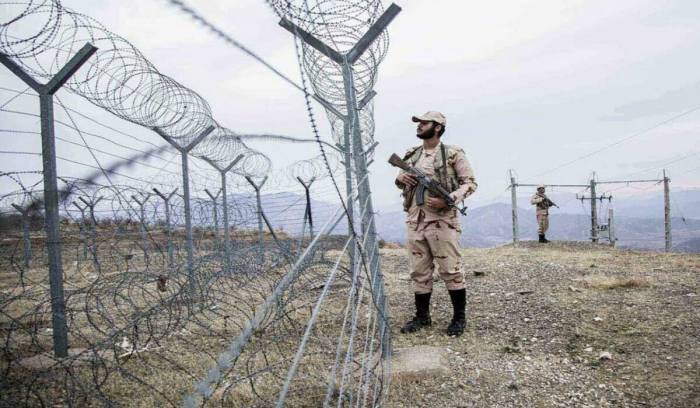 Pakistan says 8 Afghan troops killed in latest border crash 