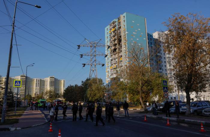 Russia says Moscow hit by Ukrainian drones, flights suspended -  VIDEO 