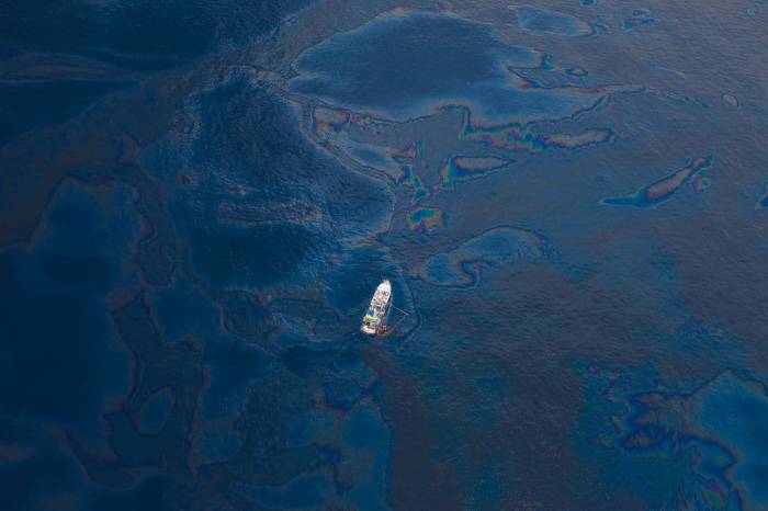 Increased risk of oil spills as Russian tankers reject Danish pilot services 