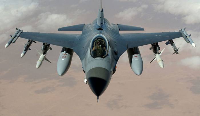 Ukrainian pilots begin F-16 training in Romania