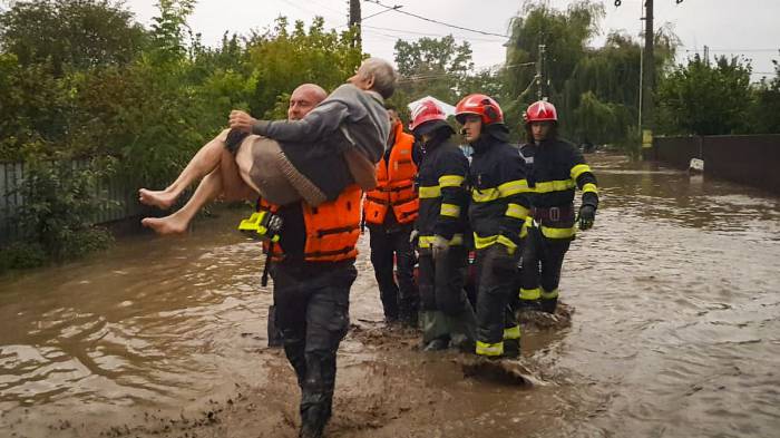 Central Europe grapples with severe flooding as storm causes widespread damage 
