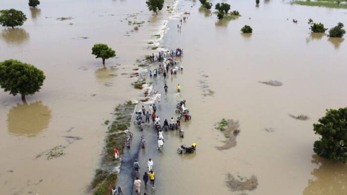 Floods destroy prison's walls, 281 inmates escape