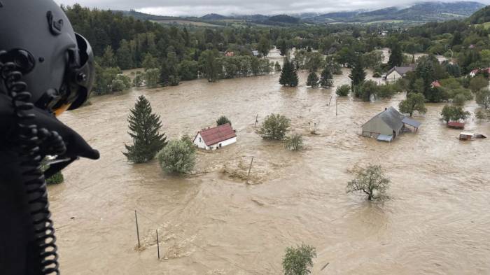Poland declares state of emergency as floods batter Central Europe 