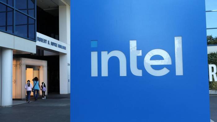 Intel delays construction of German chip factory 