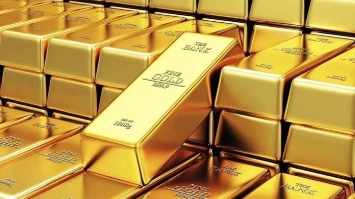 Gold reaches record high as markets await key US economic data