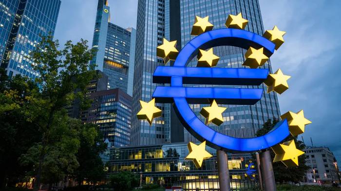 Eurozone business activity declines amid falling new orders