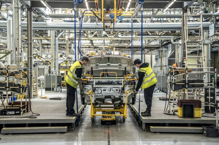 UK car production falls as factories gear up for new models 
