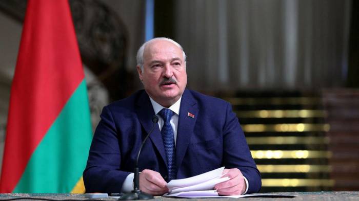 Lukashenko: Belarus plans to develop mobile phone with its own software
