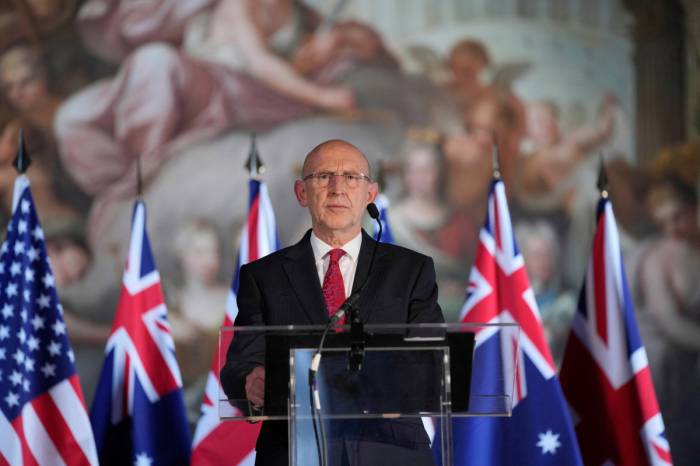 Australia and Britain to sign treaty for joint submarine production 