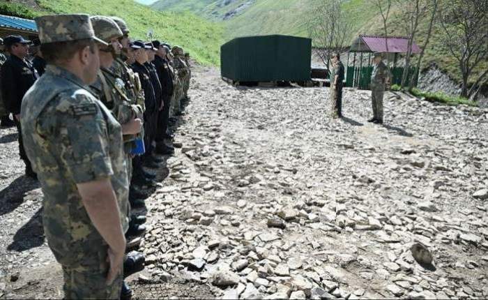Azerbaijan’s defense minister inspects combat training of troops