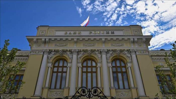 Russia extends restrictions on international money transfers 