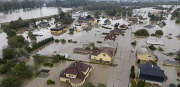 EU Chief commits billions in aid for flood-hit Central Europe 