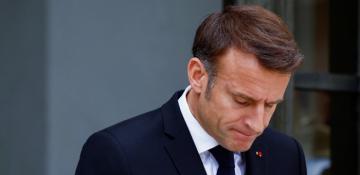  Macron loses support and power 