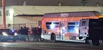 Gunman hijacks bus and takes passengers hostage in Los Angeles  -PHOTO -VIDEO 