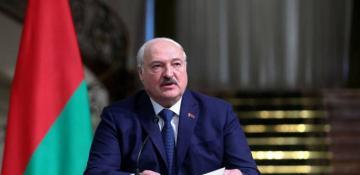 Lukashenko: Belarus plans to develop mobile phone with its own software