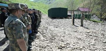Azerbaijan’s defense minister inspects combat training of troops