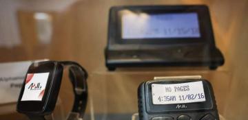 Iran's Guards ban communications devices