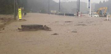 Japan: Heavy rains force evacuations in quake-affected area 