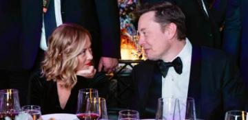 Elon Musk denies: I was there with my Mom. There is no romantic relationship...