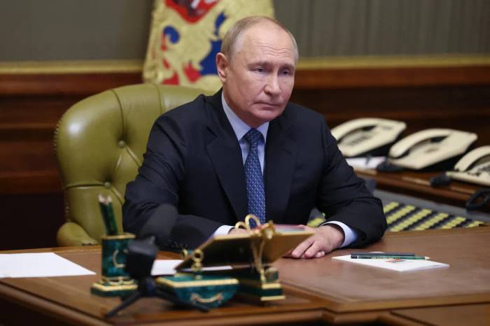 Putin signs law permitting criminal defendants to enlist in military 