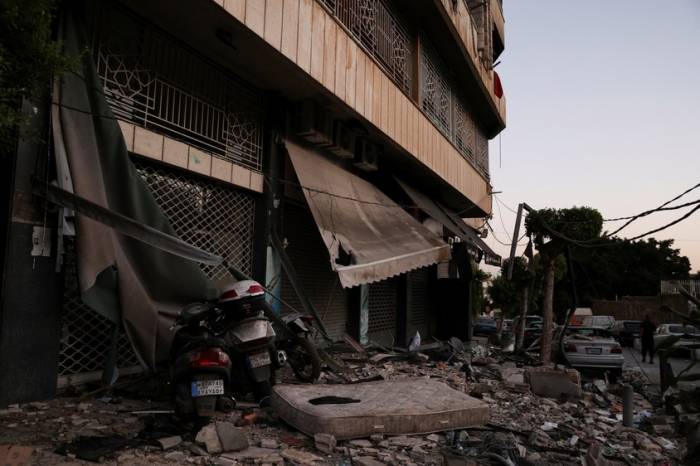 Israel resumes attacks on Beirut as death toll exceeds 2,000 