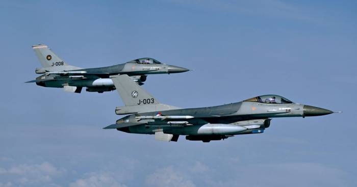 Netherlands supplies first batch of F-16s to Ukraine 