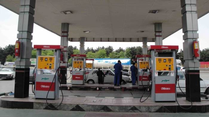 Iran imposes new gasoline refueling limits