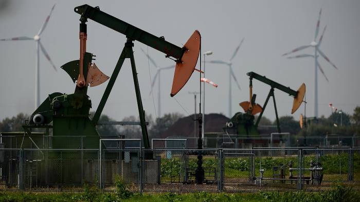 Oil prices rise amid Florida storm, Middle East supply risks