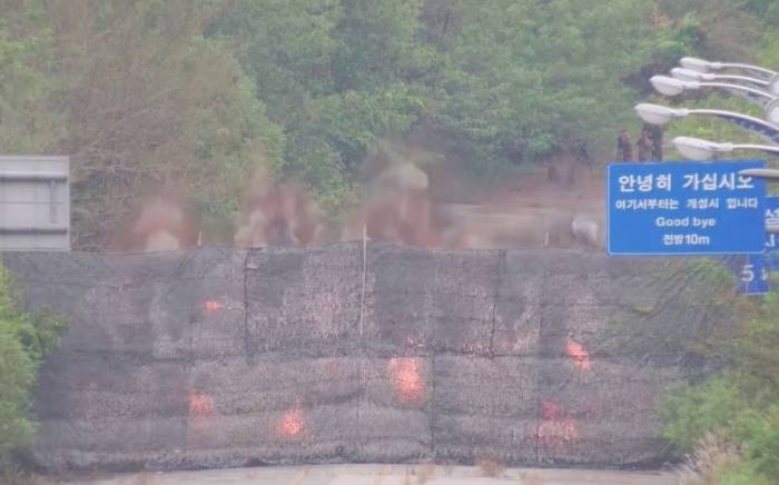 North Korea cuts off all transport links with the South 