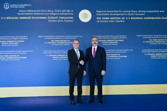 Azerbaijani, Turkish FMs discuss regional cooperation prospects 