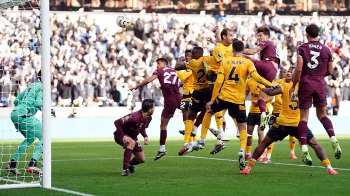 Manchester City claims controversial 2-1 victory over Wolverhampton Wanderers