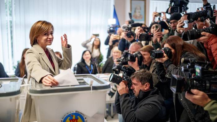  Moldovan elections: Clash between East and West 