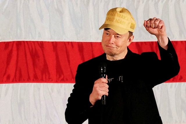 Elon Musk delivers money to voters 