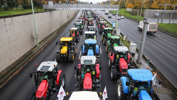 French farmers mobilize for nationwide protests next month 