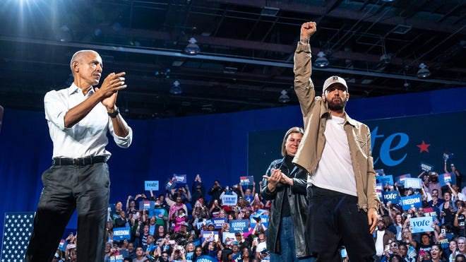 Obama raps 'Lose Yourself' following Eminem's introduction at Harris rally in Detroit -  VIDEO 
