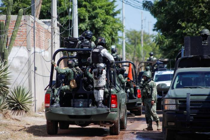 Shootout in Mexico's Sinaloa state kills 19, local cartel leader arrested 