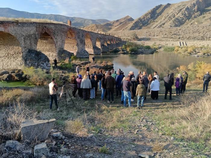 2024/10/1730105191.jpg + International travelers visit Azerbaijan’s historic Khudafarin Bridge News about - International travelers visit Azerbaijan’s historic Khudafarin Bridge
