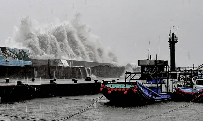 Kong-rey approaches: Taiwan braces for strongest typhoon in 30 years  PHOTO/VIDEO 