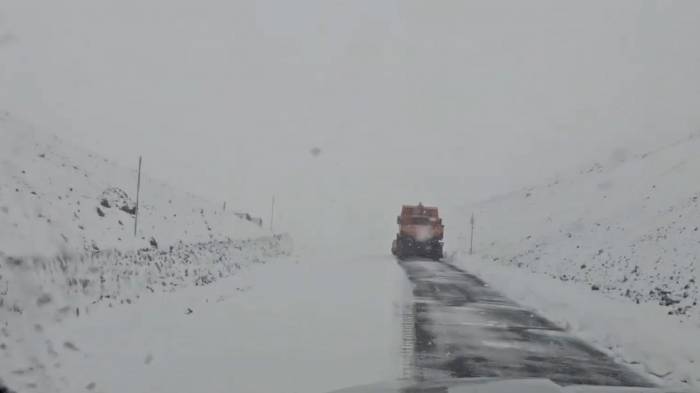 Hawaii sees first snowfall of the season 